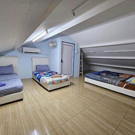 Color Mixed Home Hostel Room Share Bathroom George Town Exterior foto
