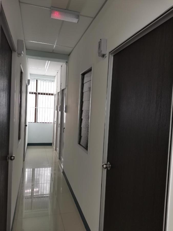 Color Mixed Home Hostel Room Share Bathroom George Town Exterior foto