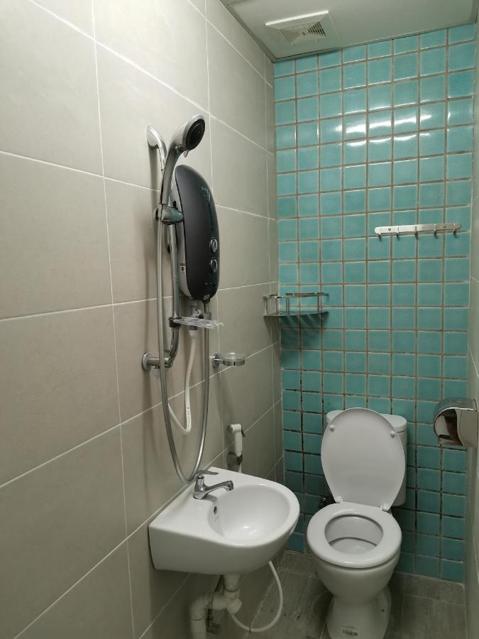 Color Mixed Home Hostel Room Share Bathroom George Town Exterior foto