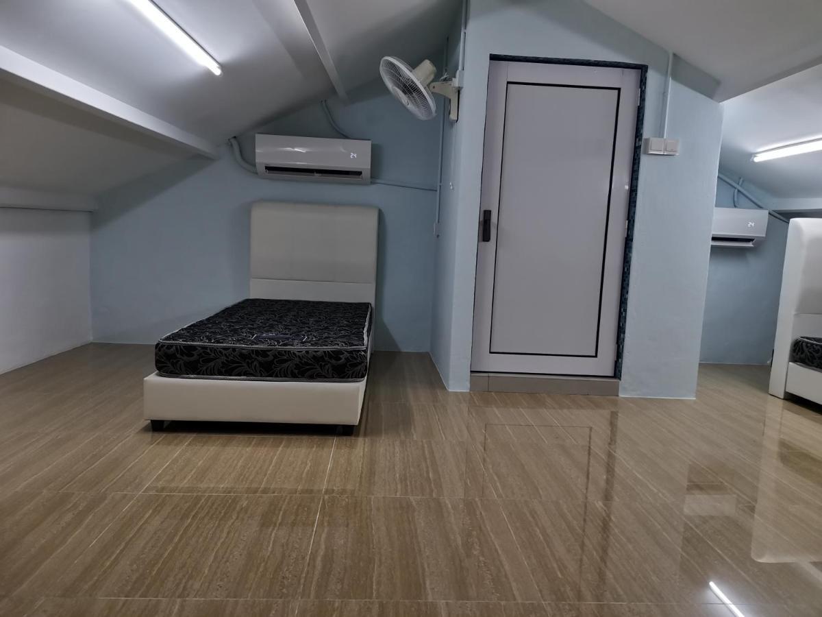 Color Mixed Home Hostel Room Share Bathroom George Town Exterior foto