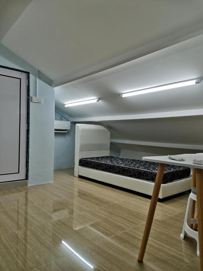 Color Mixed Home Hostel Room Share Bathroom George Town Exterior foto