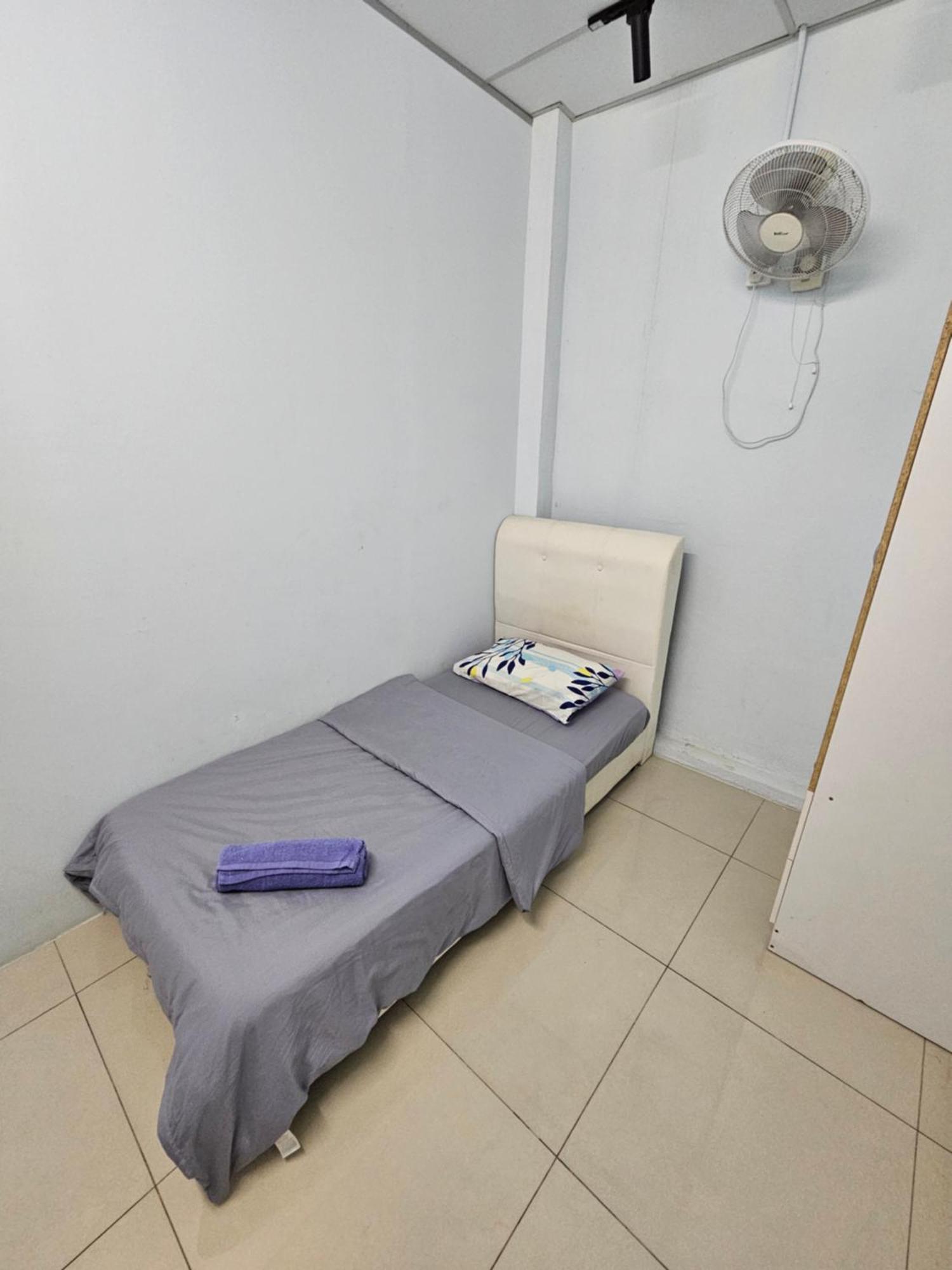 Color Mixed Home Hostel Room Share Bathroom George Town Exterior foto