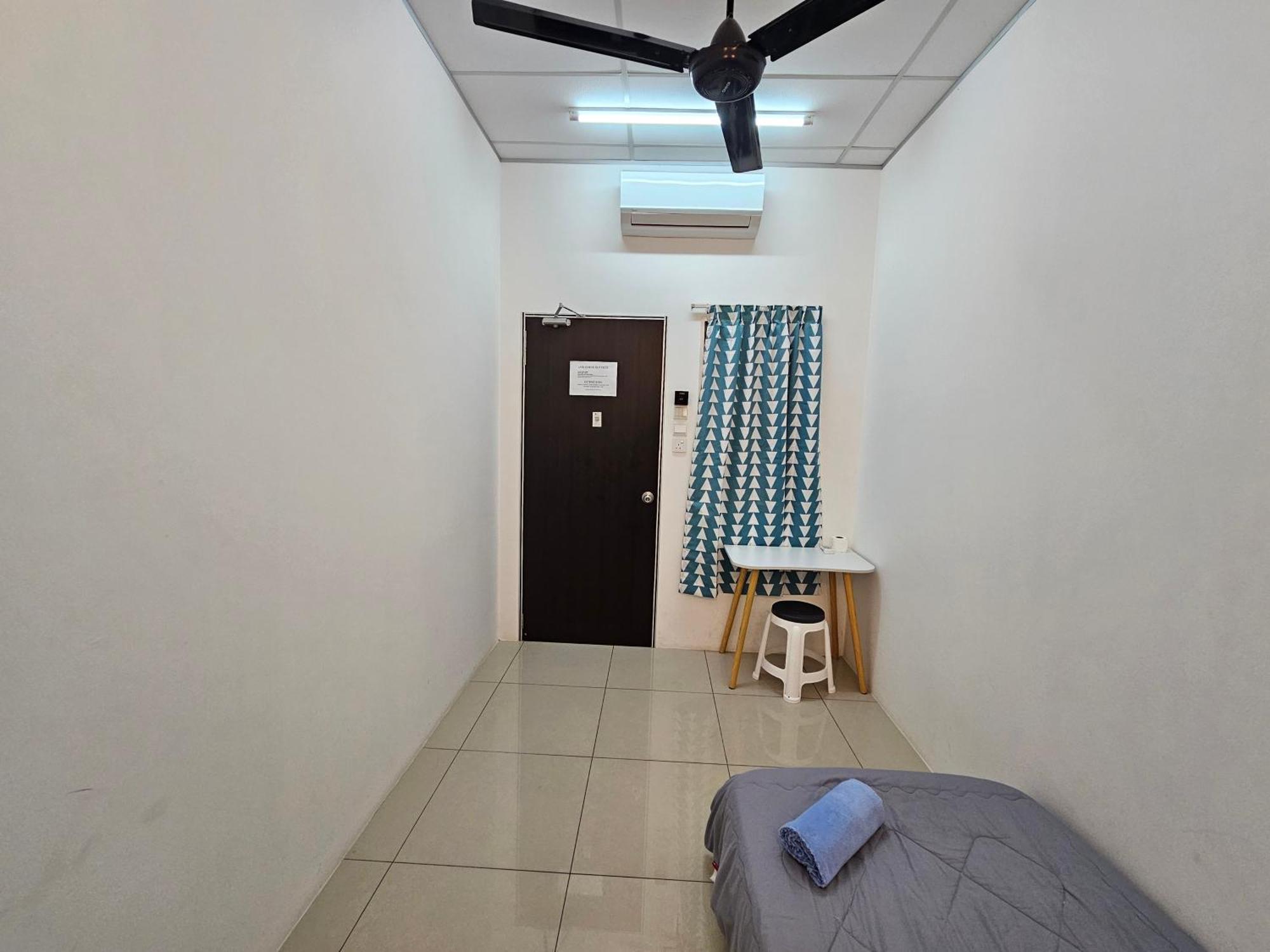 Color Mixed Home Hostel Room Share Bathroom George Town Exterior foto