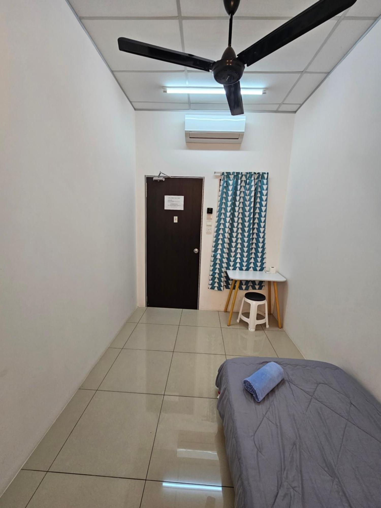 Color Mixed Home Hostel Room Share Bathroom George Town Exterior foto