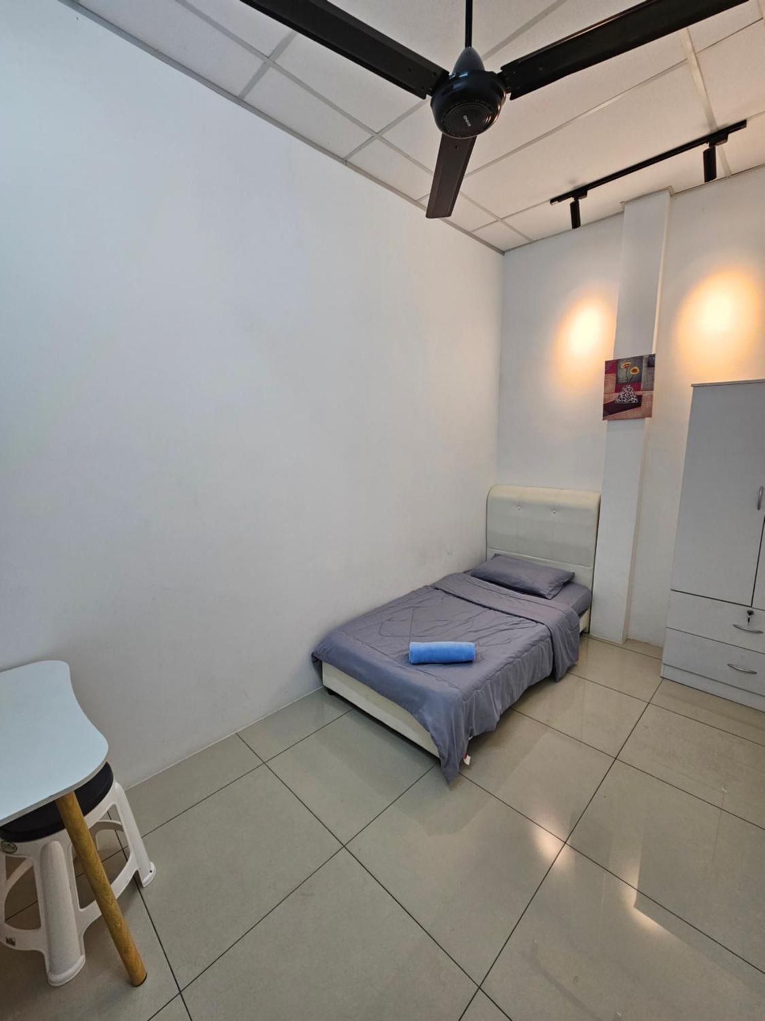 Color Mixed Home Hostel Room Share Bathroom George Town Exterior foto