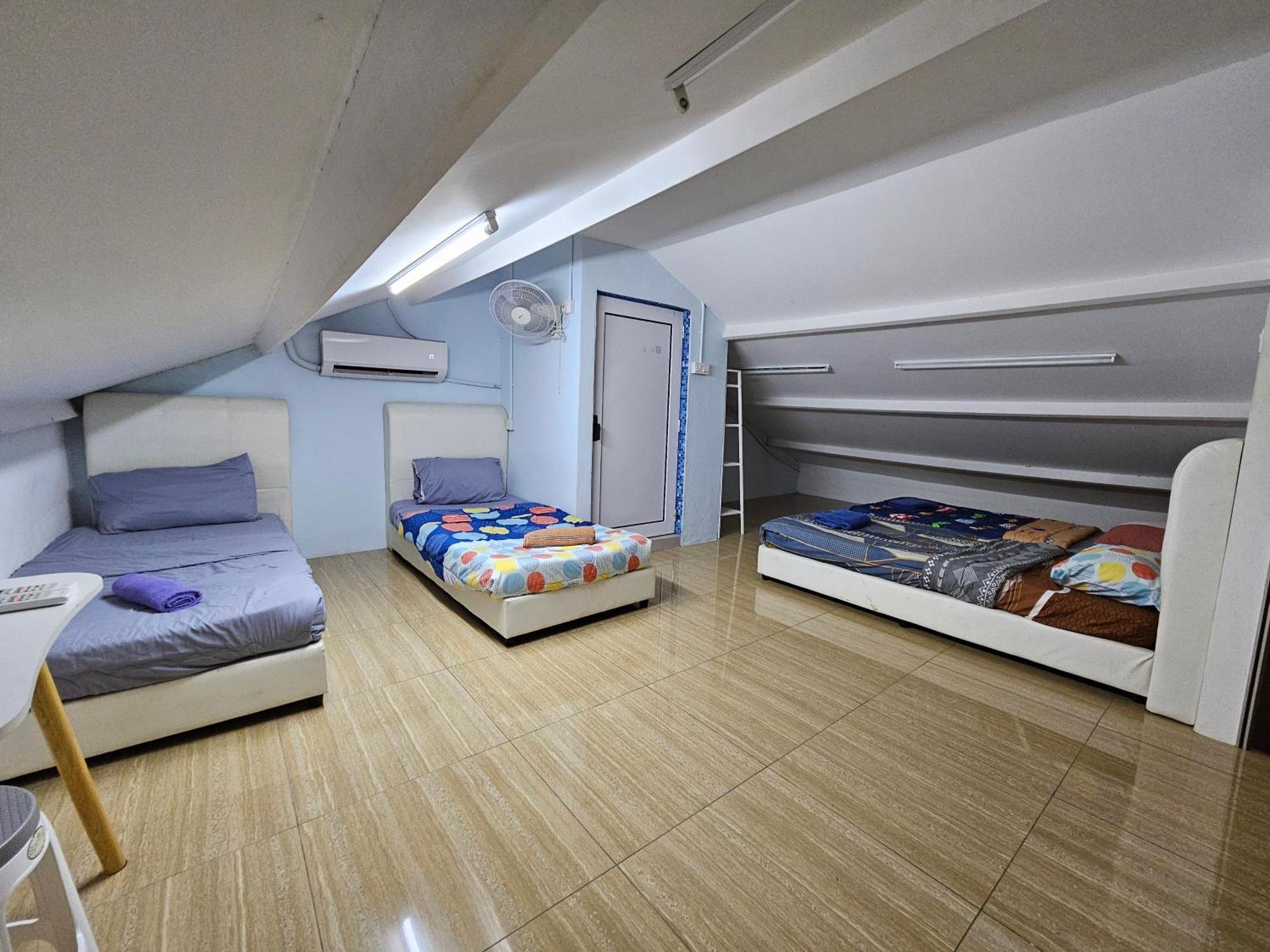 Color Mixed Home Hostel Room Share Bathroom George Town Exterior foto