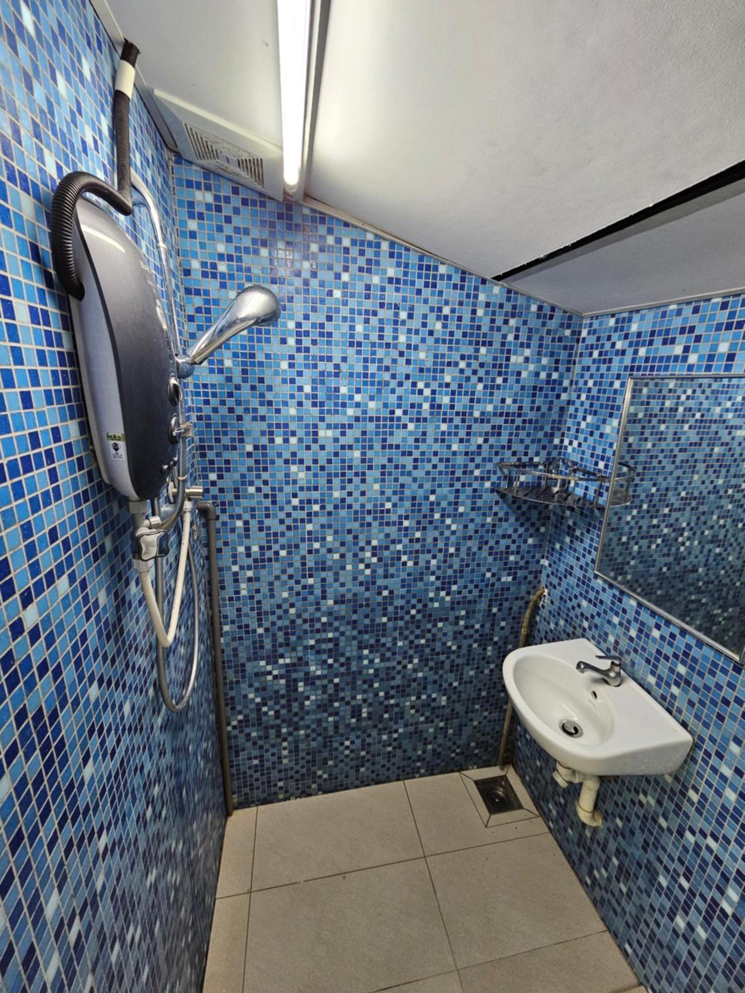 Color Mixed Home Hostel Room Share Bathroom George Town Exterior foto
