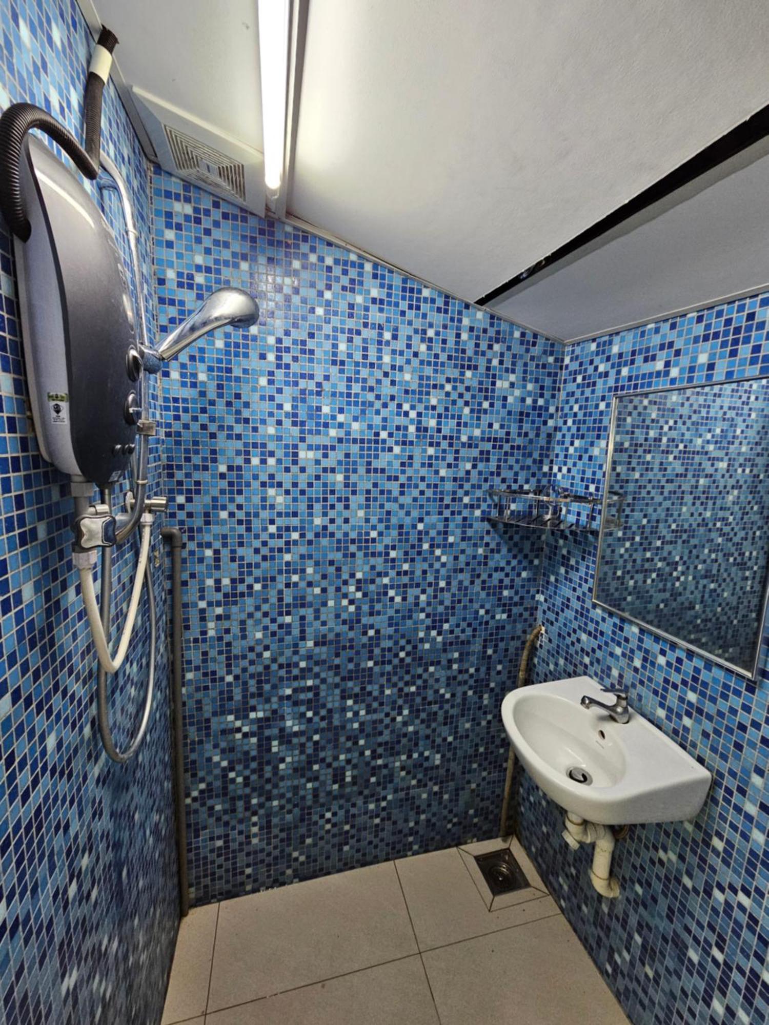 Color Mixed Home Hostel Room Share Bathroom George Town Exterior foto