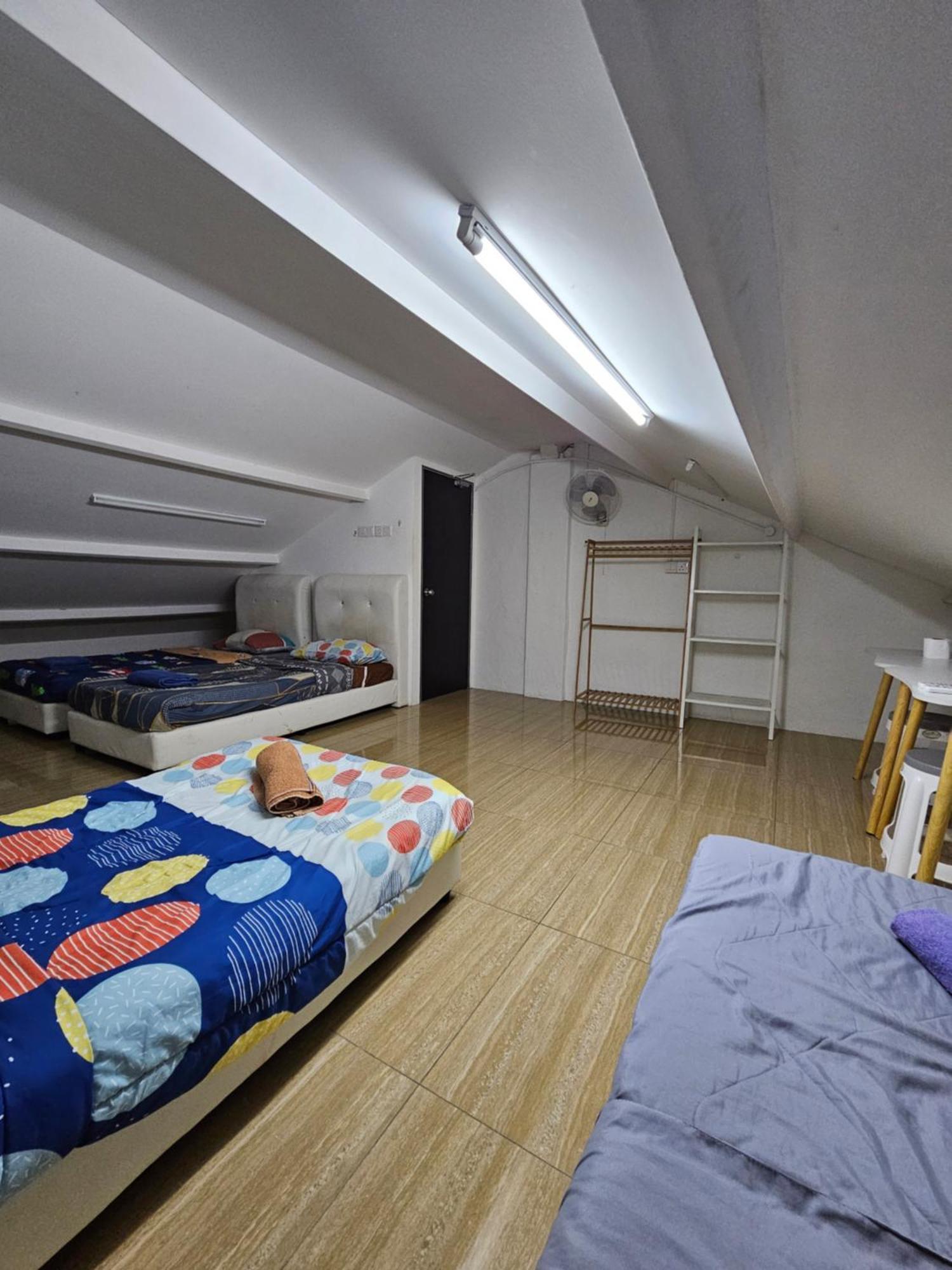 Color Mixed Home Hostel Room Share Bathroom George Town Exterior foto